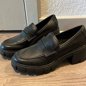MADDEN GIRL BLACK CHUNKY PLATFORM LOAFERS SLIP ON WORN ONCE SIZE 7 HUMPHREY